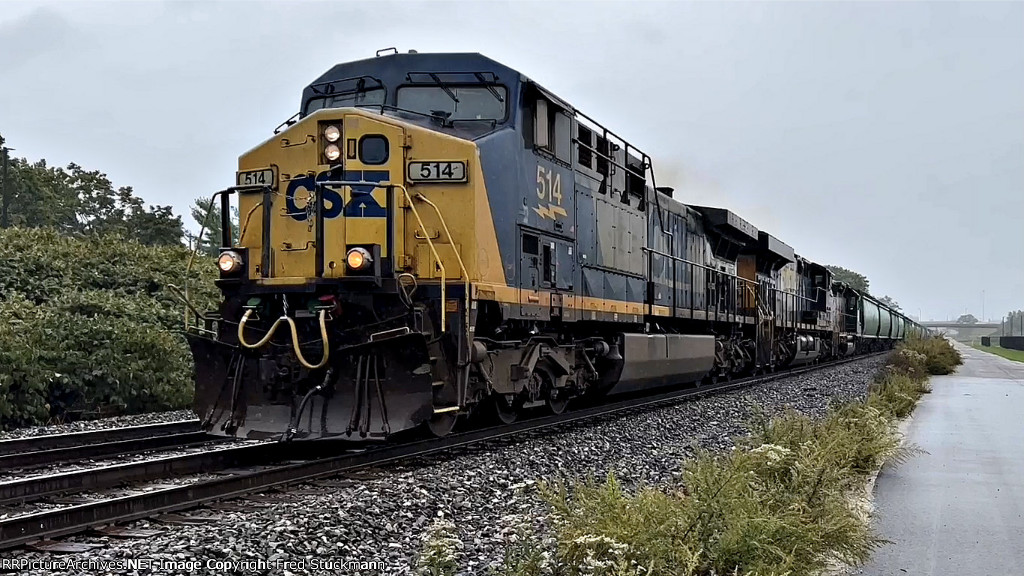 CSX 514 runs east on 1 track.